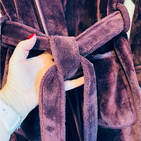 Brookstone NAP Plush Tie Front Cozy Warm Plum Robe, Size Small/Medium - Picture 4 of 7